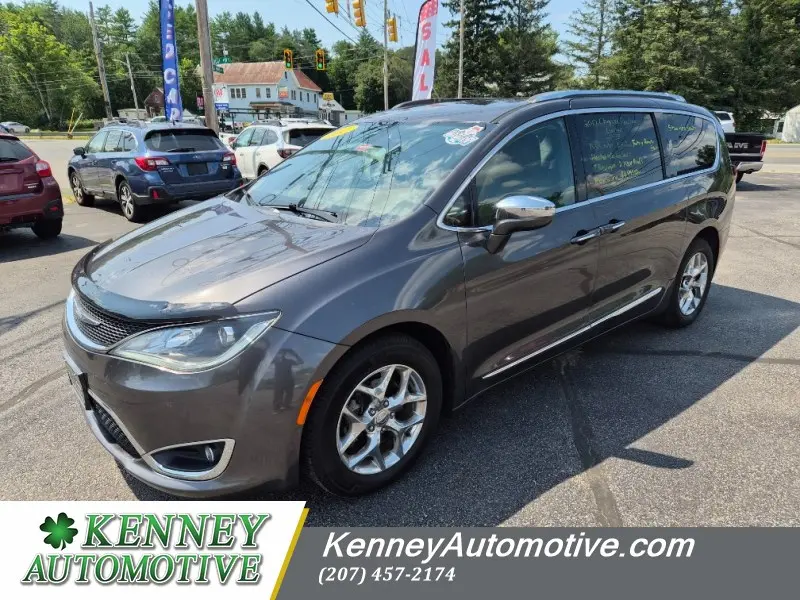 2017 Chrysler Pacifica Limited photo 3
