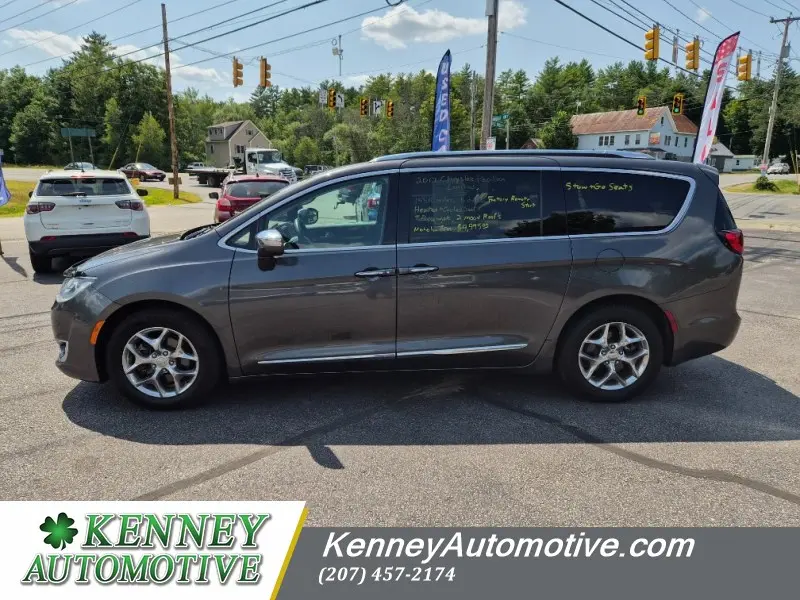 2017 Chrysler Pacifica Limited photo 4