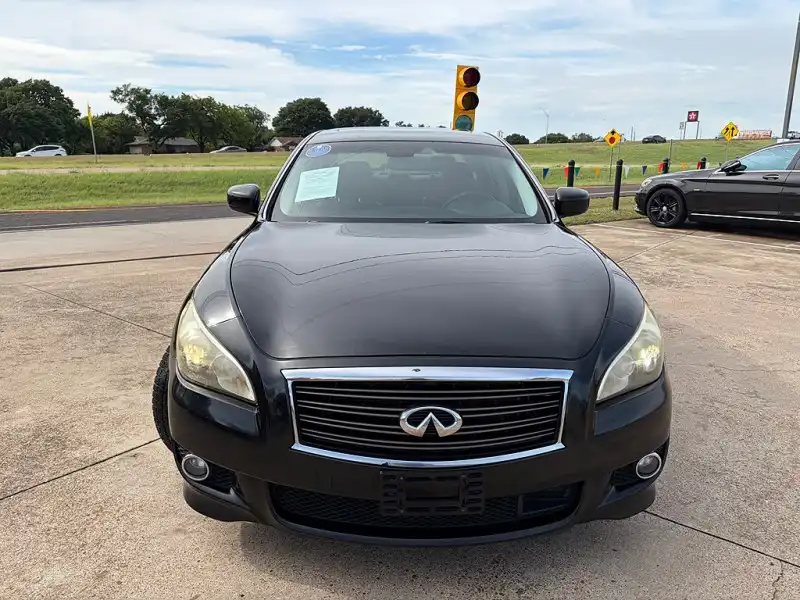 2011 INFINITI M 56's photo