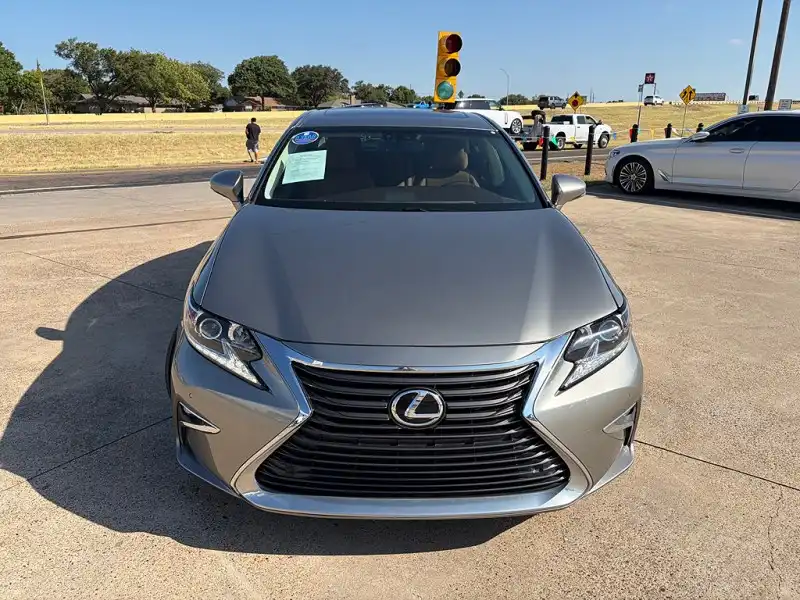 2016 Lexus ES 350 350's photo