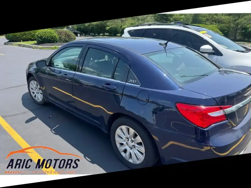 2014 Chrysler 200 LX's photo