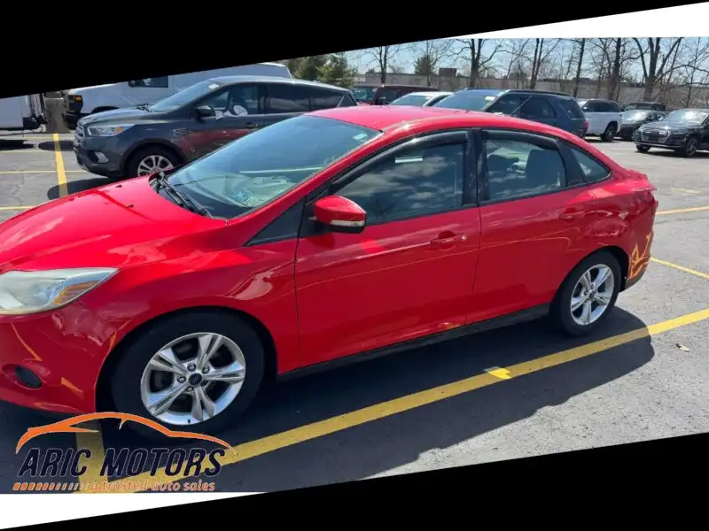 2014 Ford Focus SE Sedan's photo