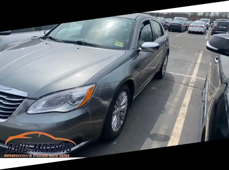 2012 Chrysler 200 Limited's photo