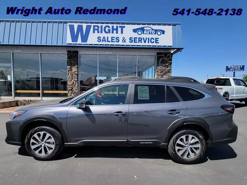 2025 Subaru Outback Premium's photo
