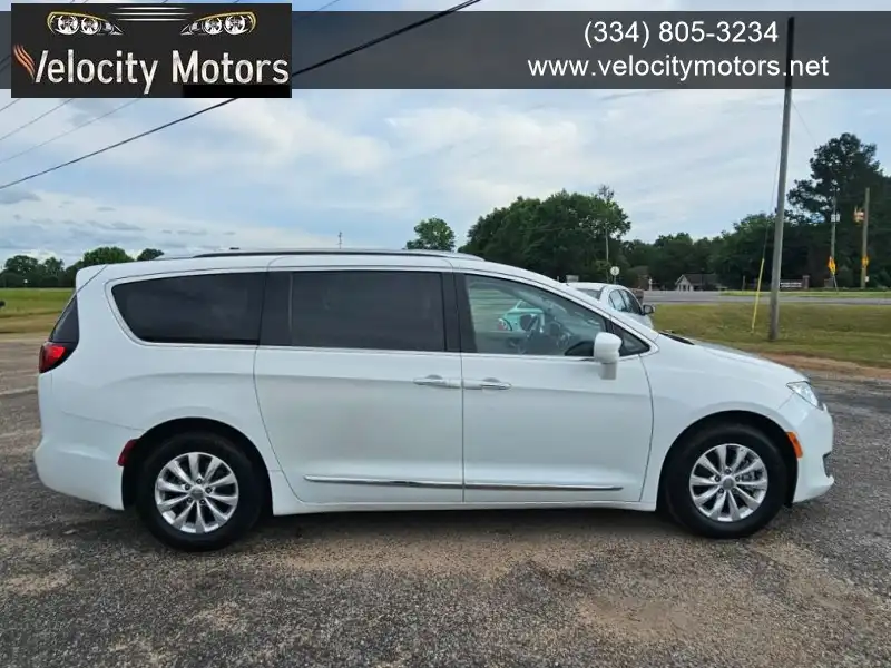 2019 Chrysler Pacifica Touring L's photo