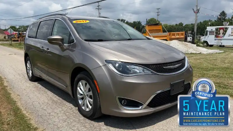 2017 Chrysler Pacifica Touring-L's photo