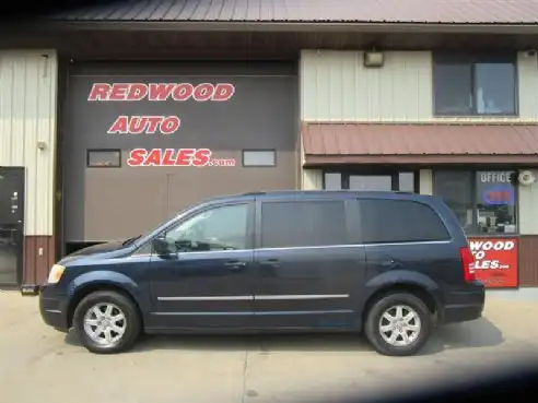 2009 Chrysler Town & Country Touring's photo