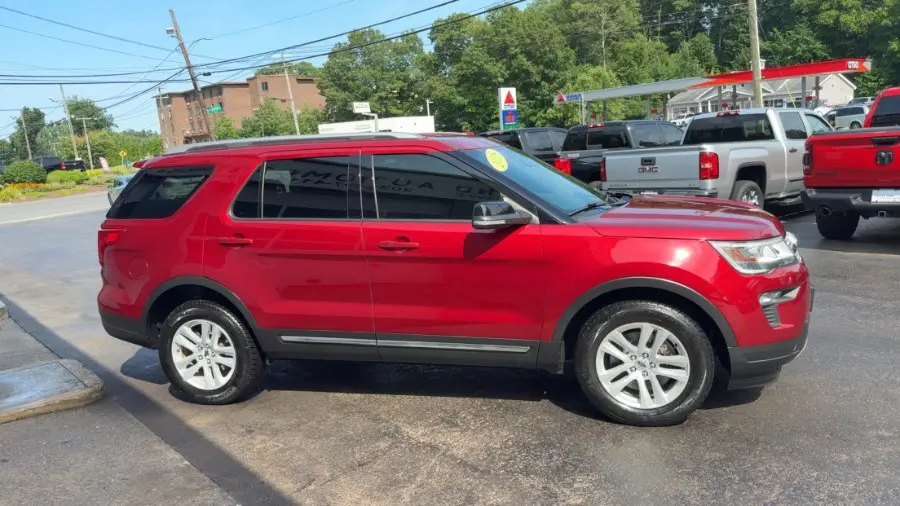 2018 Ford Explorer XLT 4WD photo 4