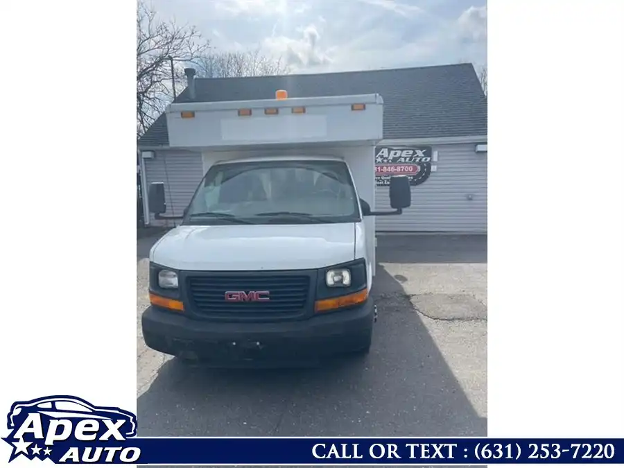 2009 GMC Savana's photo