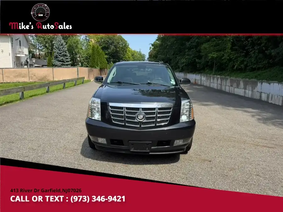2011 Cadillac Escalade AWD Luxury's photo