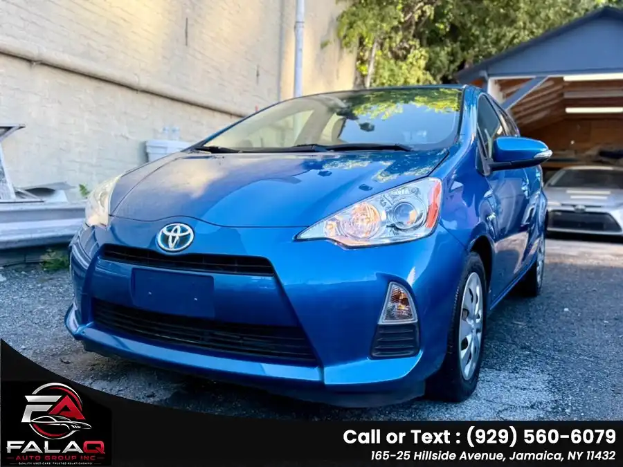 2013 Toyota Prius c Three's photo
