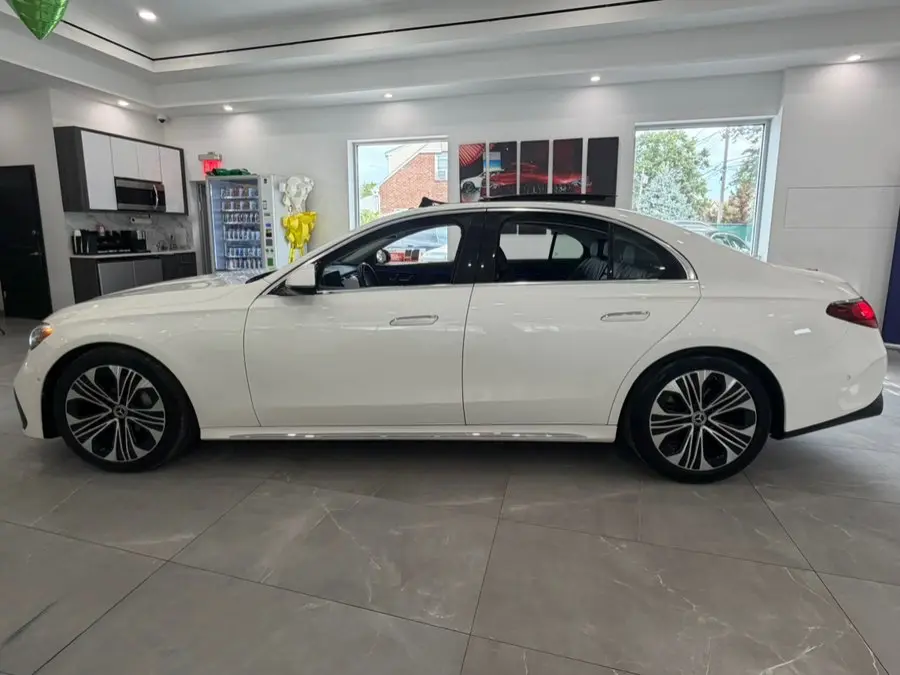 2025 Mercedes-Benz E-Class E350 4MATIC photo 3