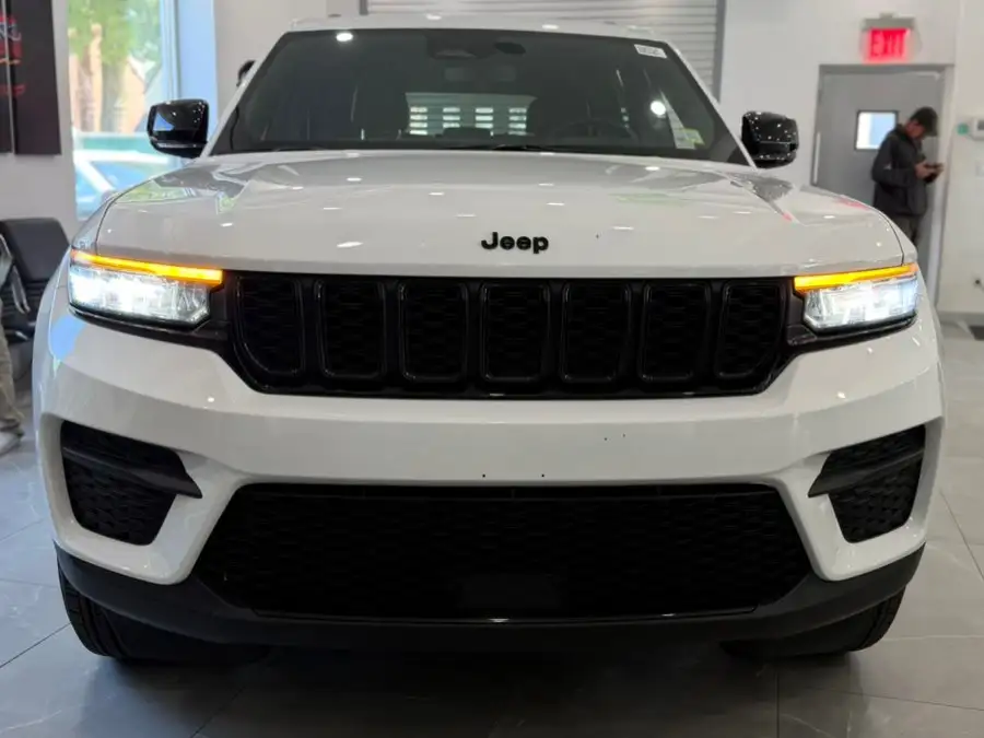 2024 Jeep Grand Cherokee Altitude X 4WD's photo