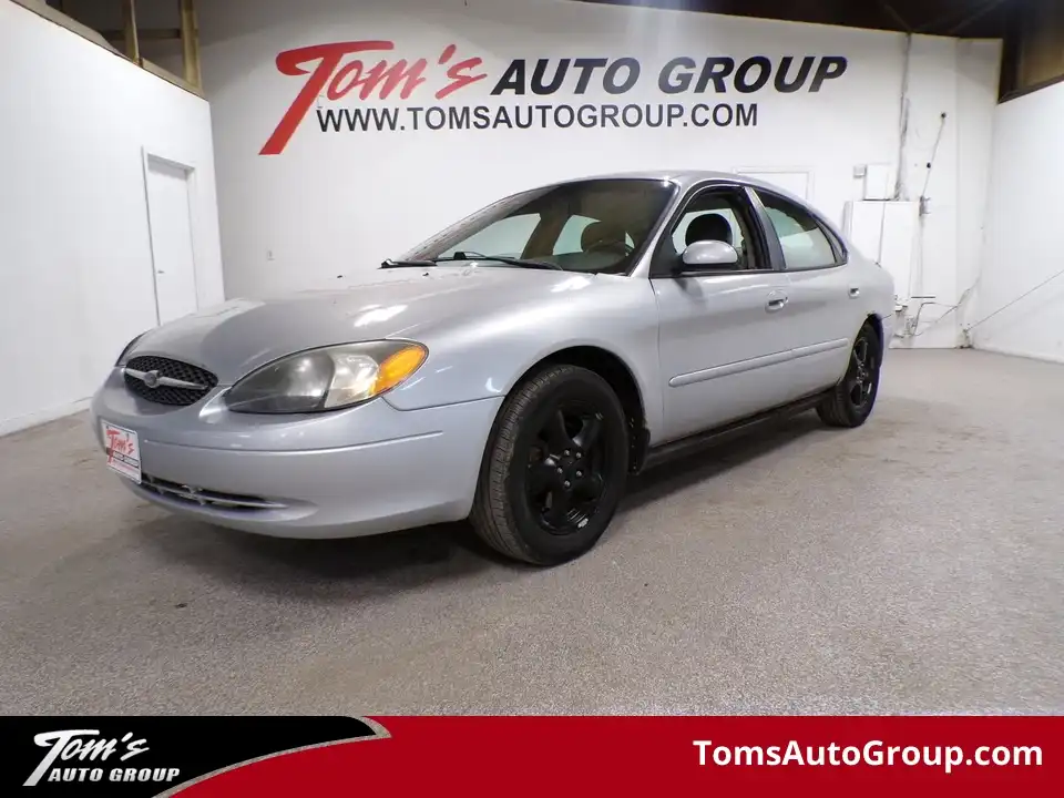 2003 Ford Taurus SE's photo
