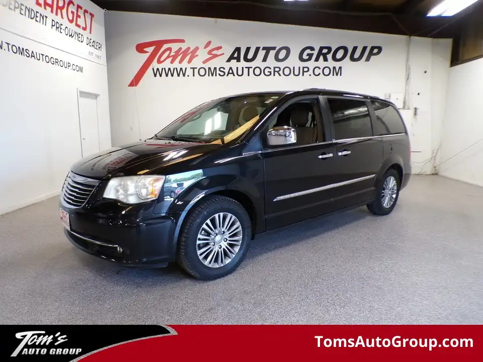 2014 Chrysler Town & Country Touring-L's photo
