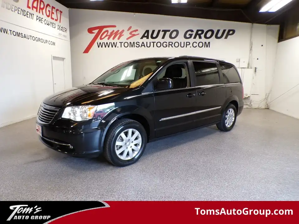 2015 Chrysler Town & Country Touring's photo