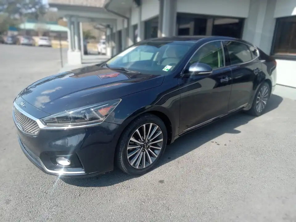 2018 Kia Cadenza Premium's photo