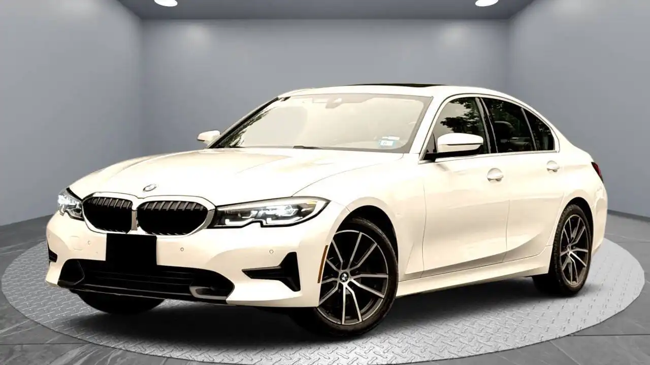 2022 BMW 3 Series 330i xDrive Sedan's photo