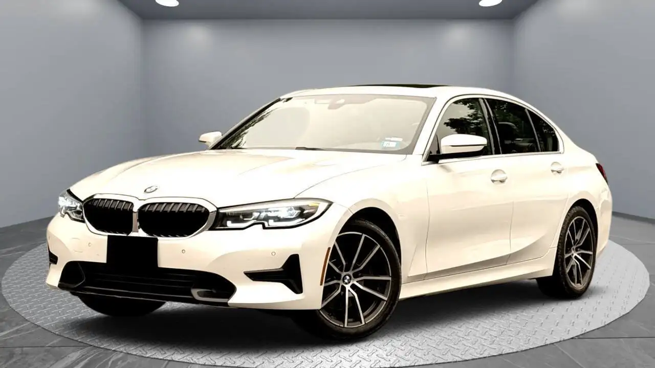 2022 BMW 3 Series 330i xDrive Sedan's photo