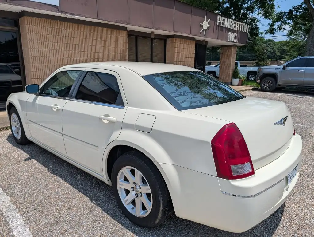 2006 Chrysler 300 Touring's photo
