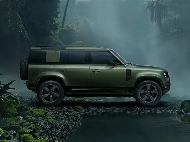 2026 Land Rover Defender 130 X-Dynamic SE P400's photo