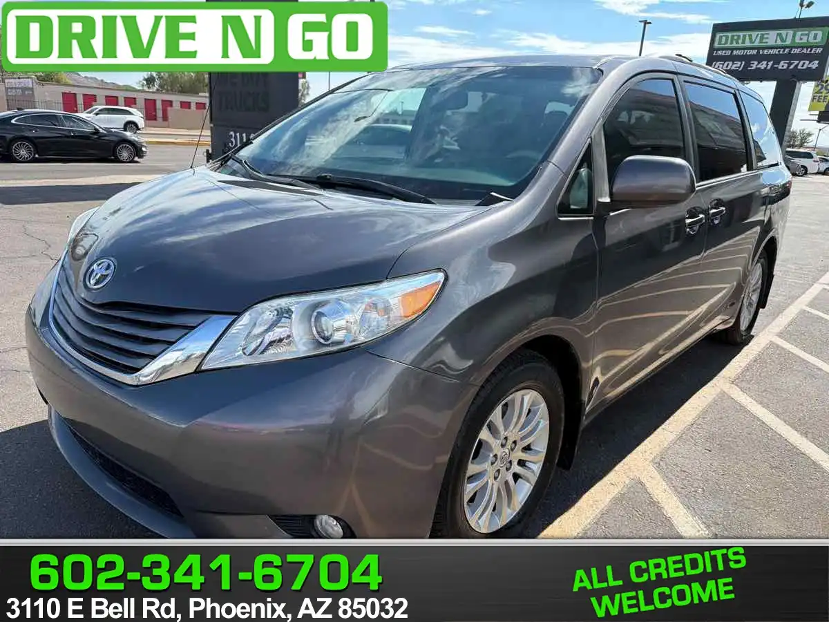 2011 Toyota Sienna XLE V6 7-Passenger Access Seat's photo