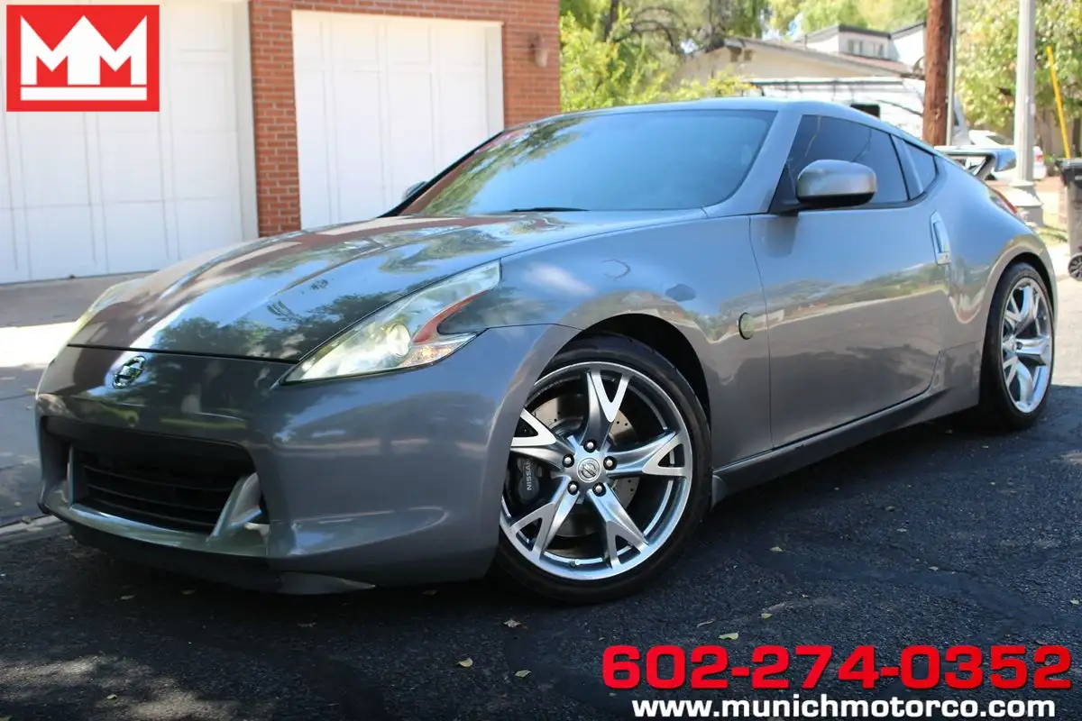 2010 Nissan 370Z Coupe Touring 7AT's photo