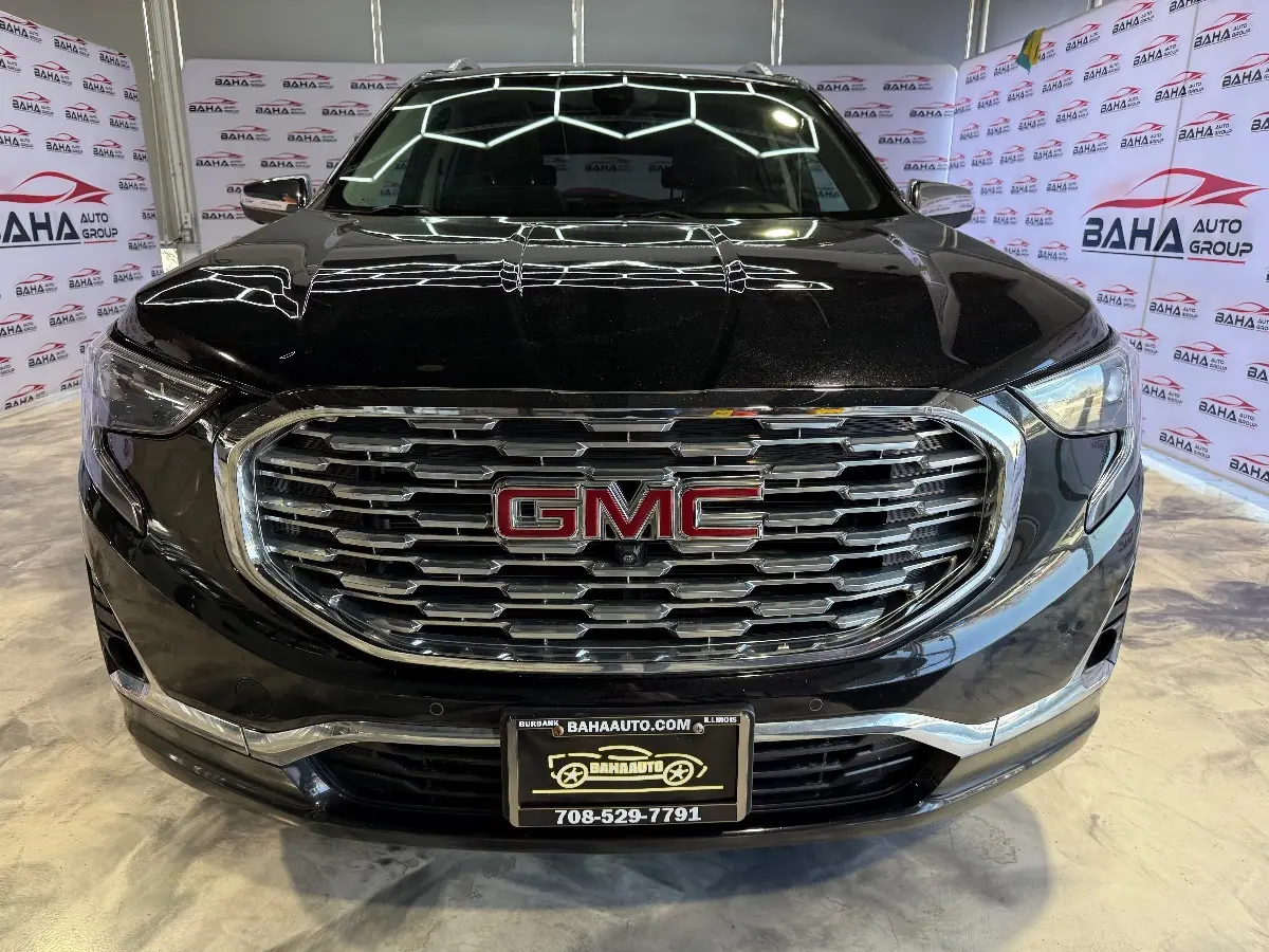 2020 GMC Terrain Denali AWD photo 3