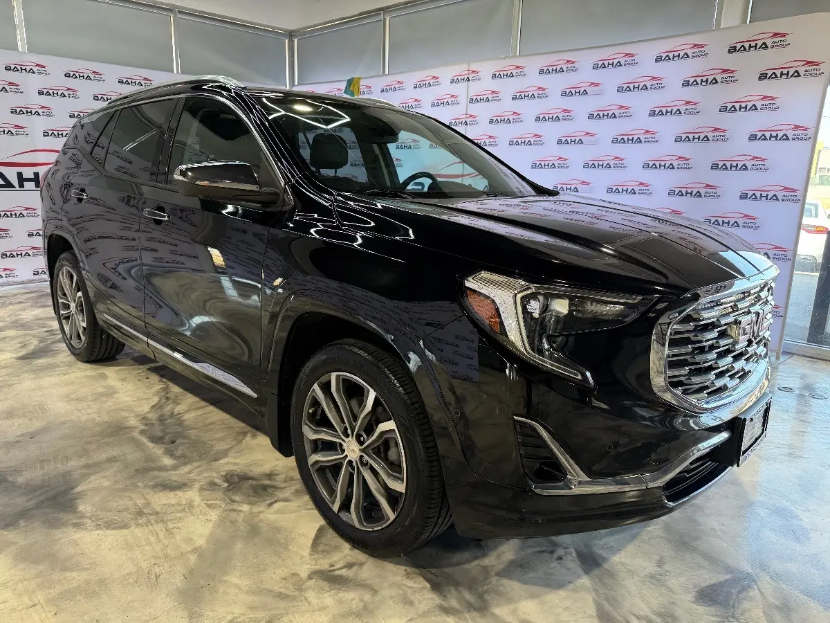 2020 GMC Terrain Denali AWD photo 5