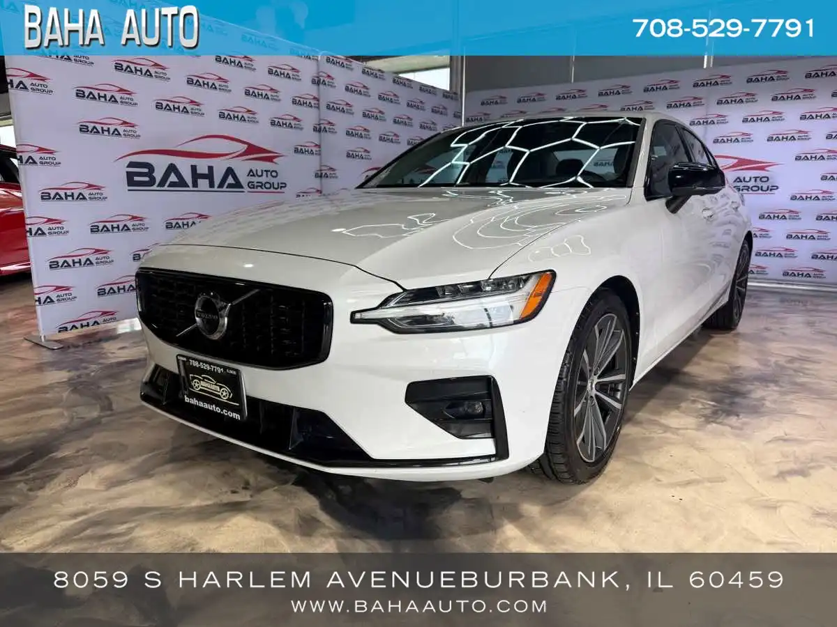 2022 Volvo S60 B5 Momentum's photo
