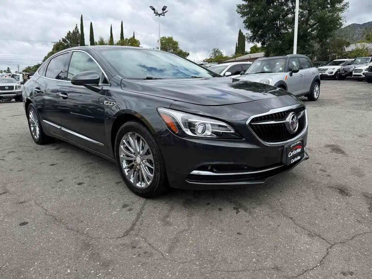 2017 Buick LaCrosse Essence's photo