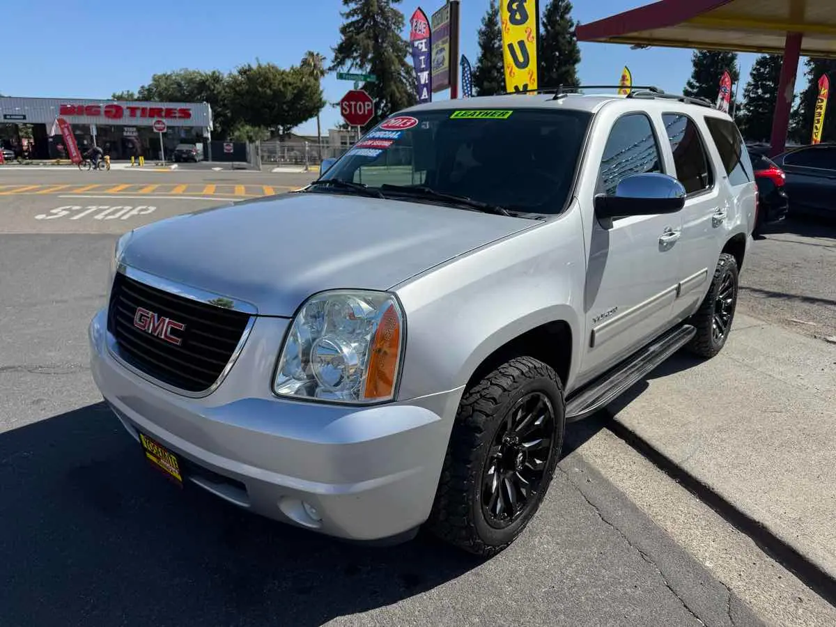 2013 GMC Yukon 2WD SLT photo 3