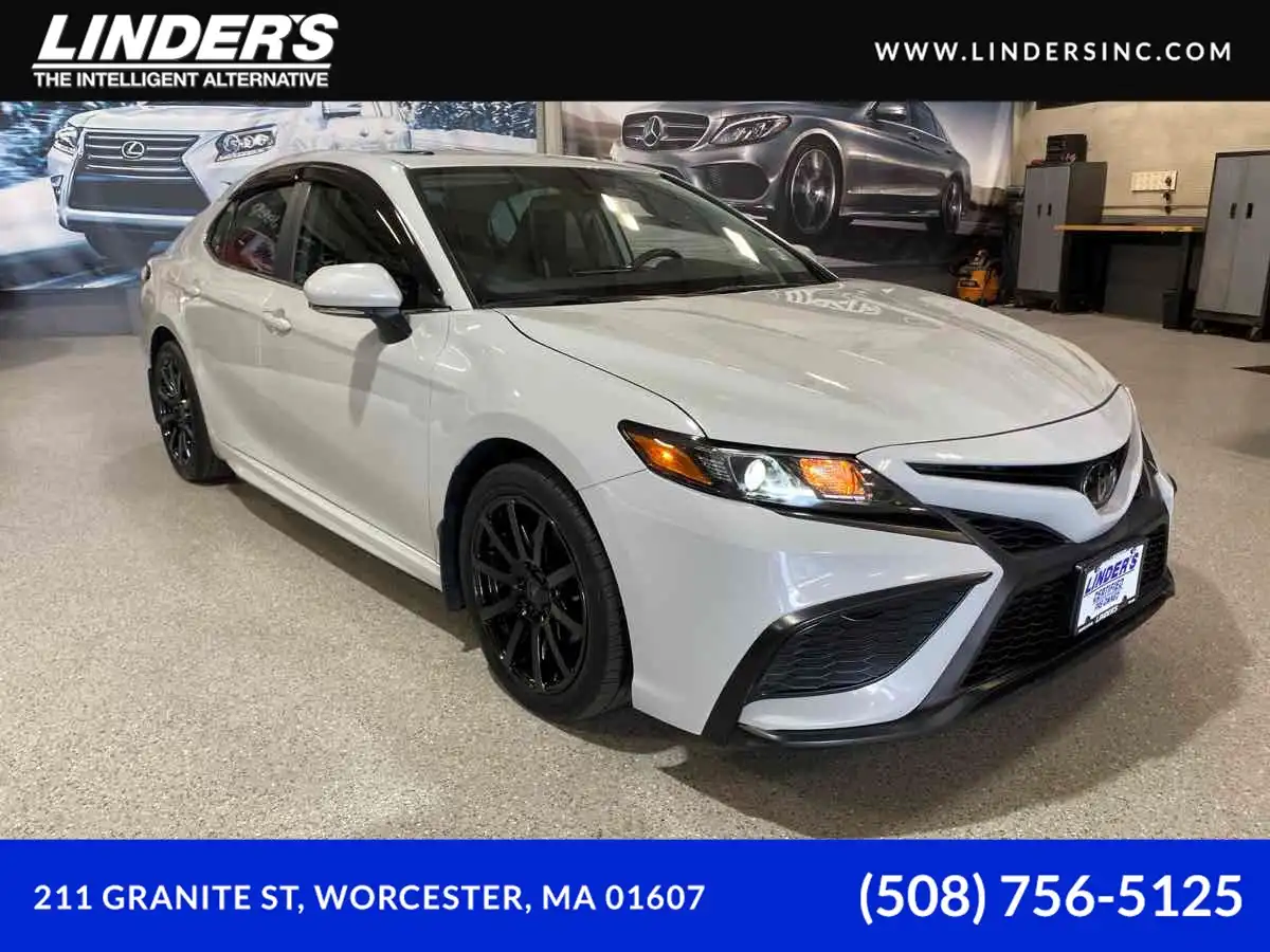2024 Toyota Camry SE AWD's photo