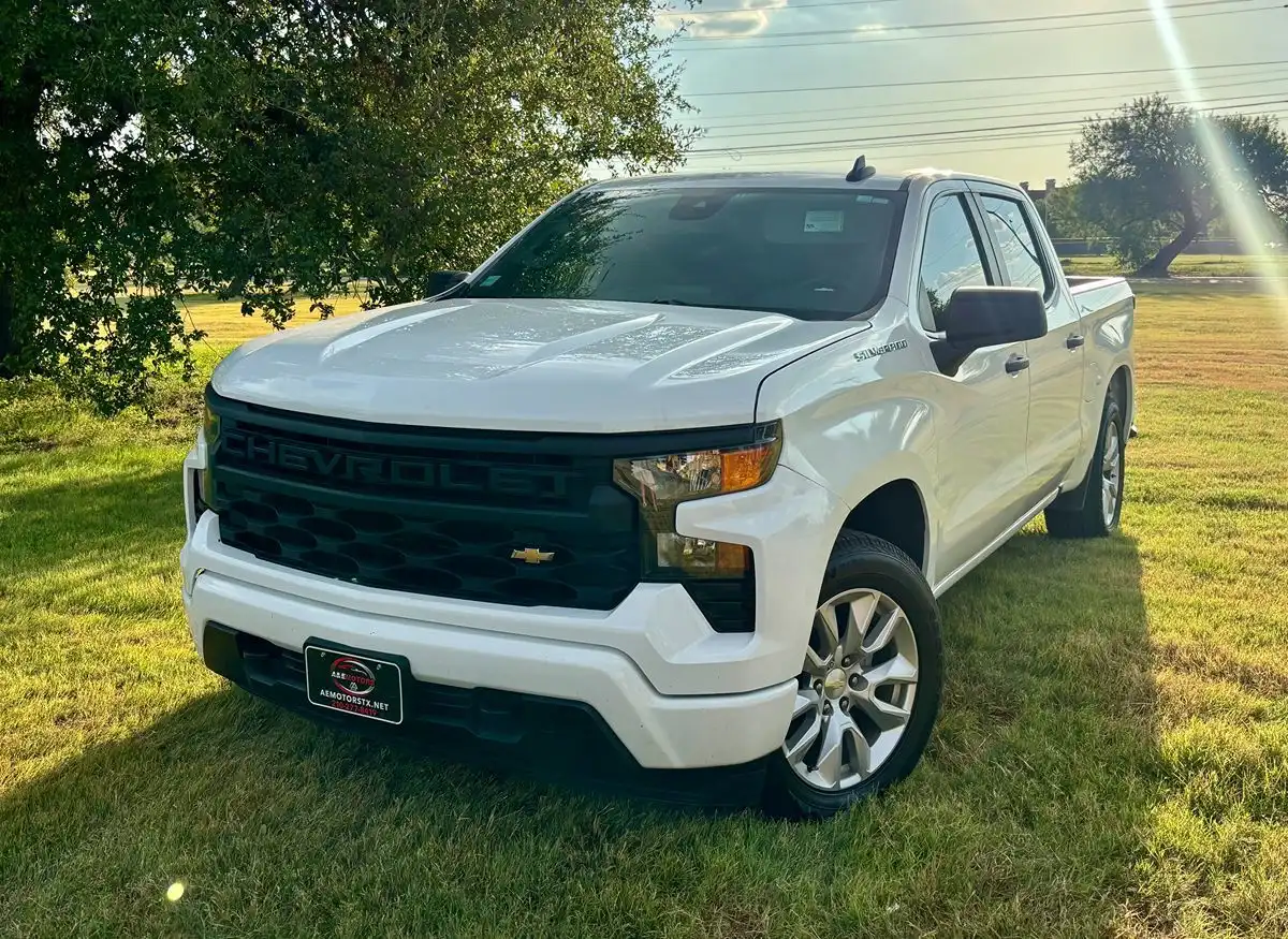 2022 Chevrolet Silverado 1500 Custom Crew Cab Short Box's photo