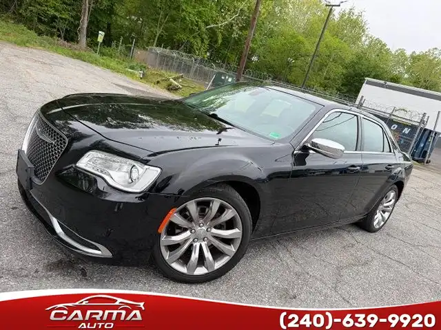 2018 Chrysler 300 Touring's photo