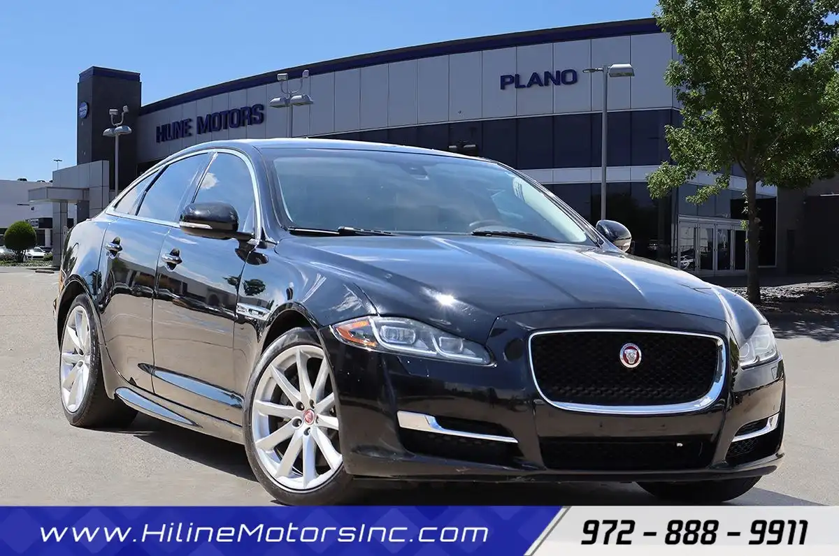 2016 Jaguar XJ R-Sport's photo