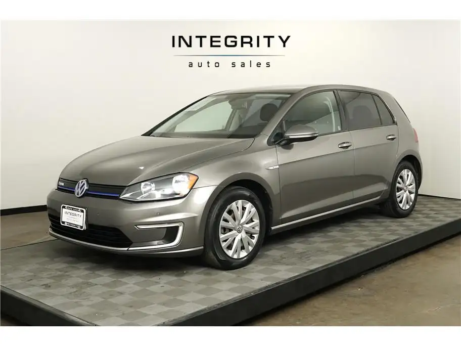 2015 Volkswagen e-Golf e-Golf Limited Edition's photo