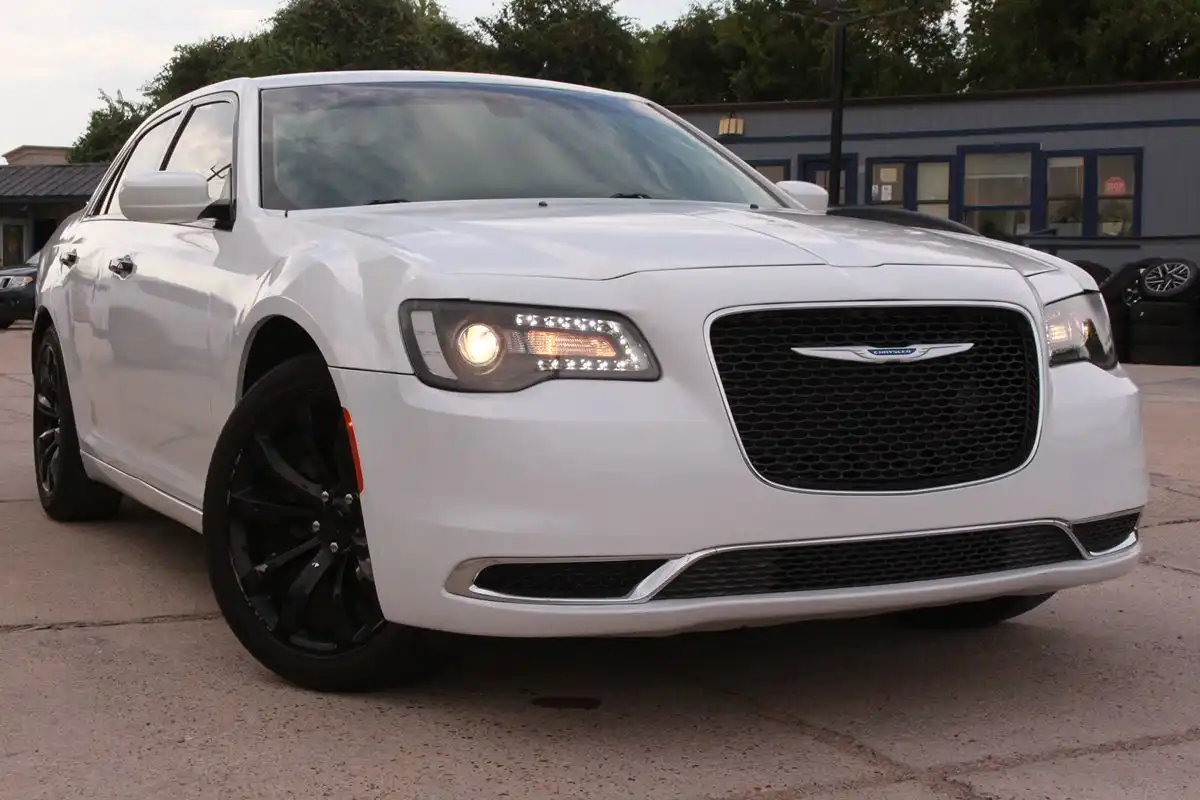 2016 Chrysler 300 Limited's photo