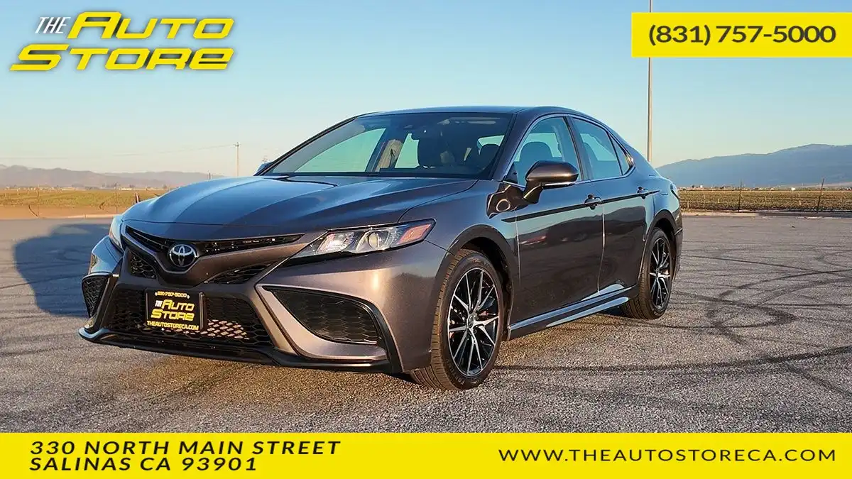 2023 Toyota Camry SE's photo