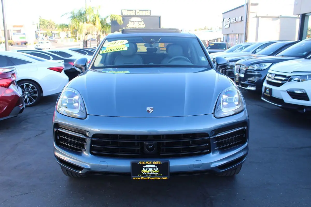 2019 Porsche Cayenne Base photo 3