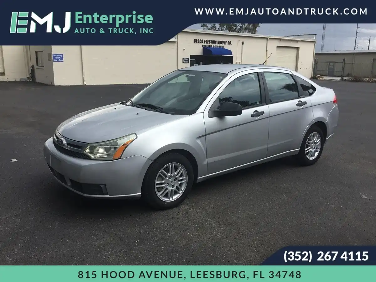 2011 Ford Focus SE's photo
