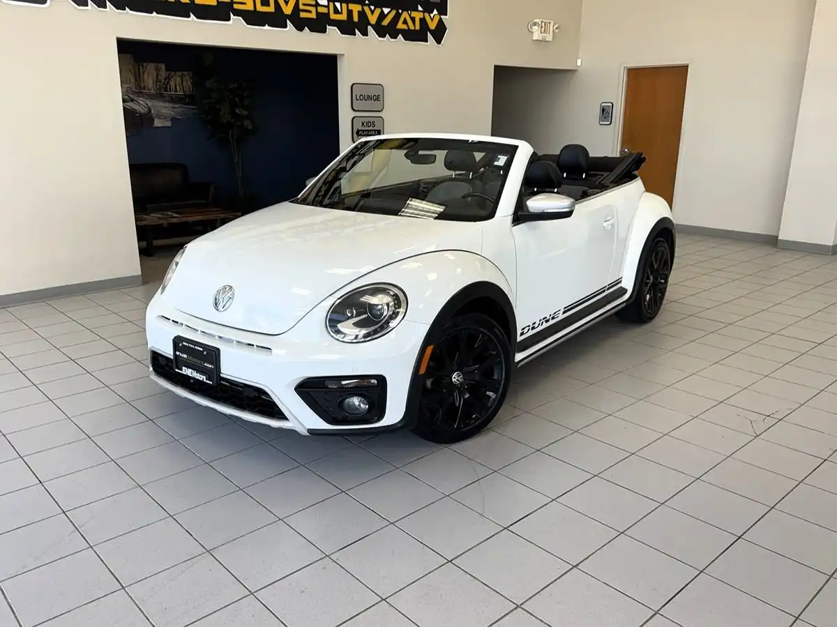 2017 Volkswagen Beetle 1.8T Dune Conv. Auto's photo