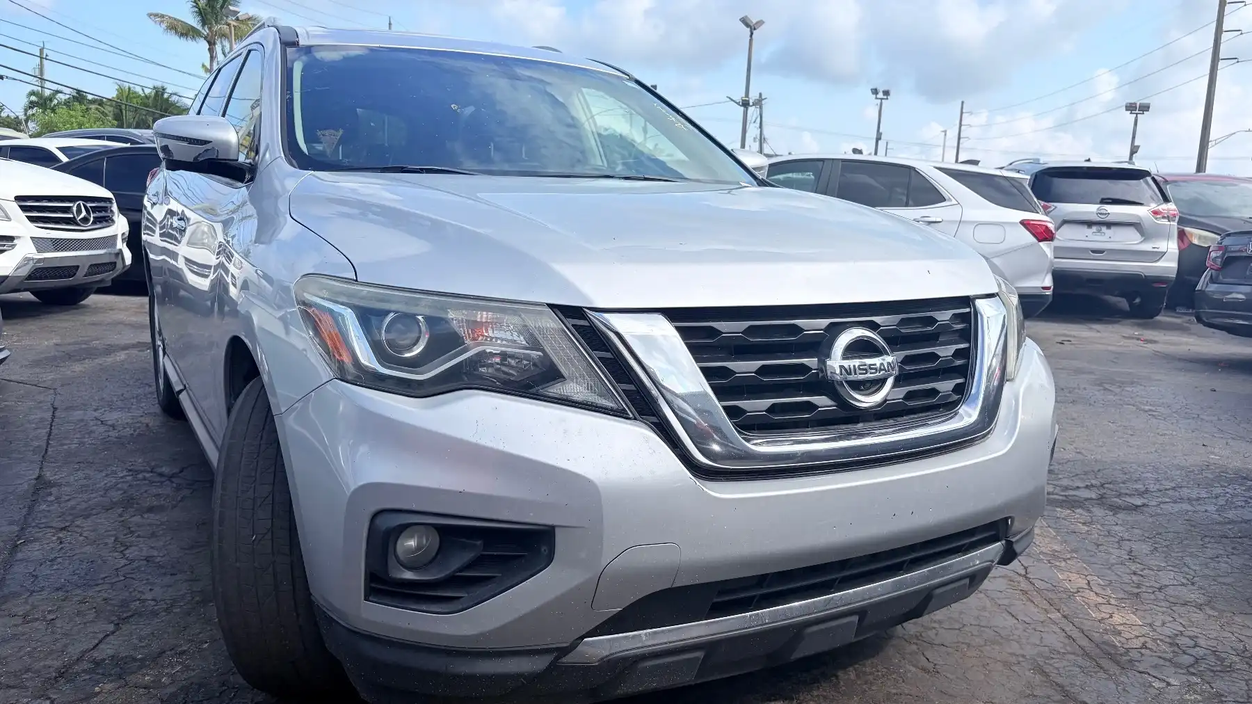 2018 Nissan Pathfinder SL 2WD's photo