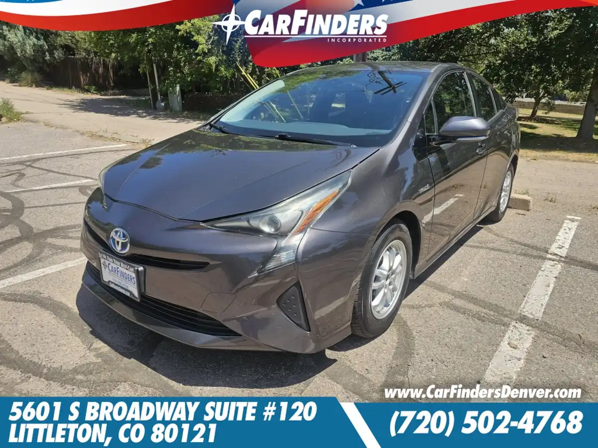 2016 Toyota Prius Three's photo