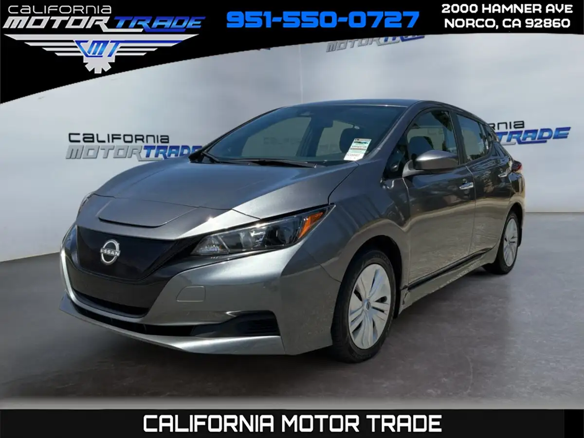 2025 Nissan Leaf S's photo