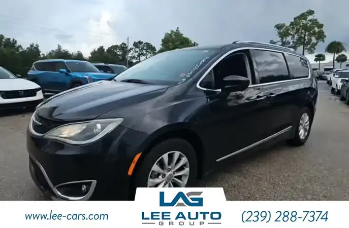 2019 Chrysler Pacifica Touring L's photo