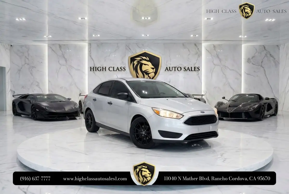 2018 Ford Focus Sedan S's photo