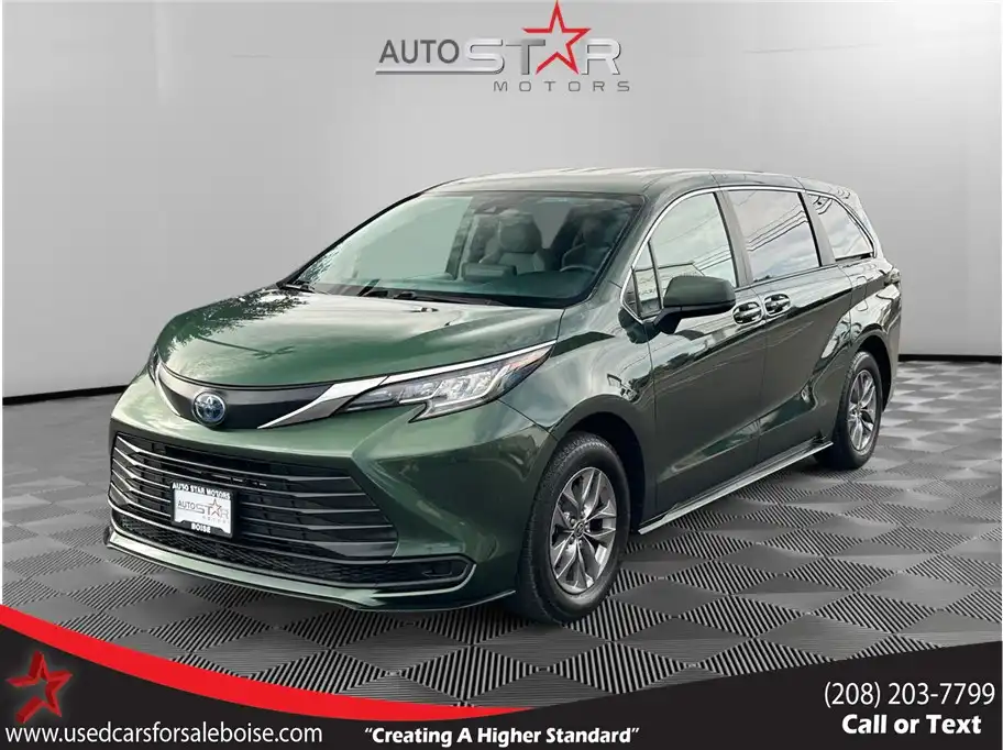 2022 Toyota Sienna LE 8-Passenger Hybrid AWD's photo