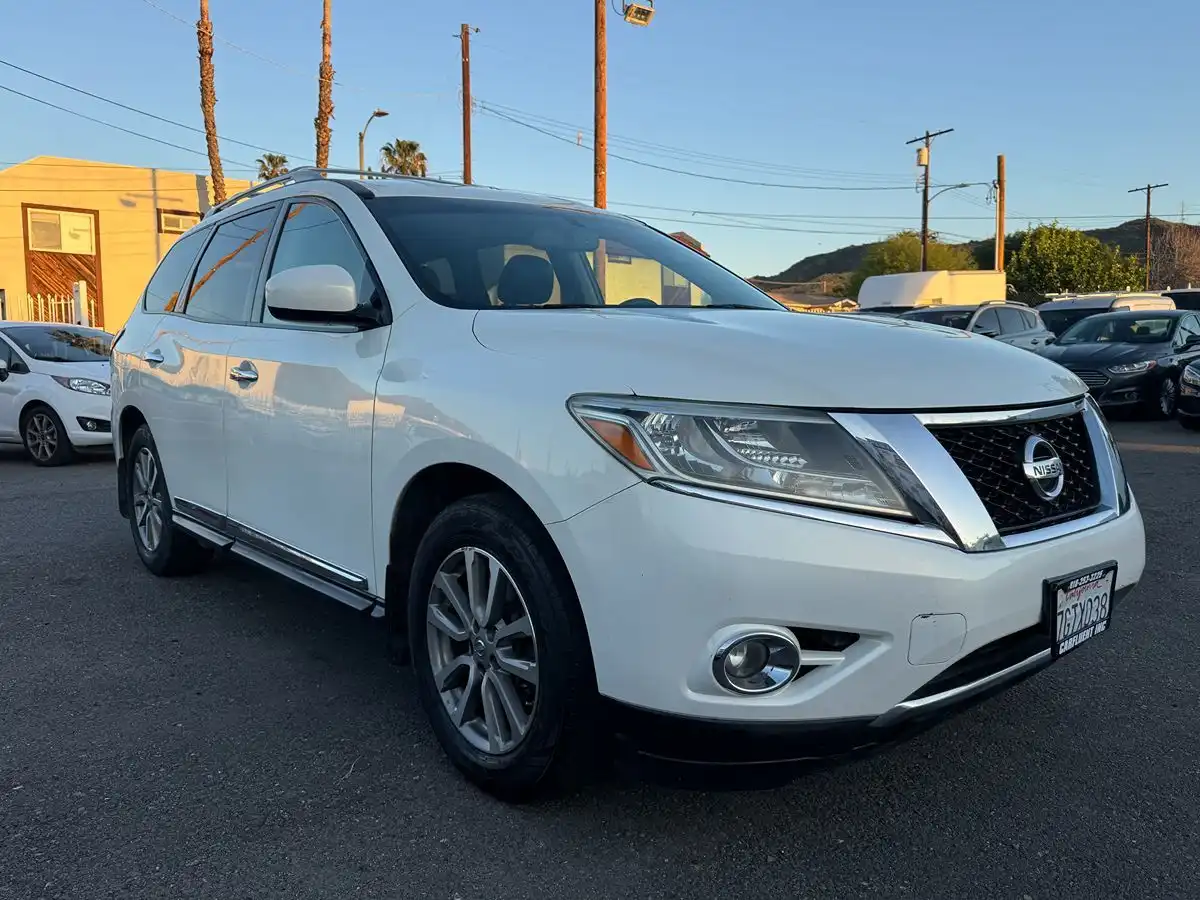 2014 Nissan Pathfinder SL 2WD's photo