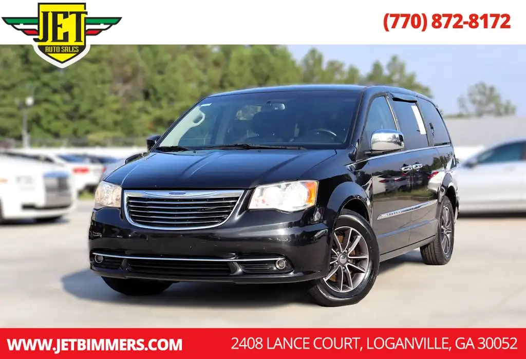 2016 Chrysler Town & Country Touring's photo